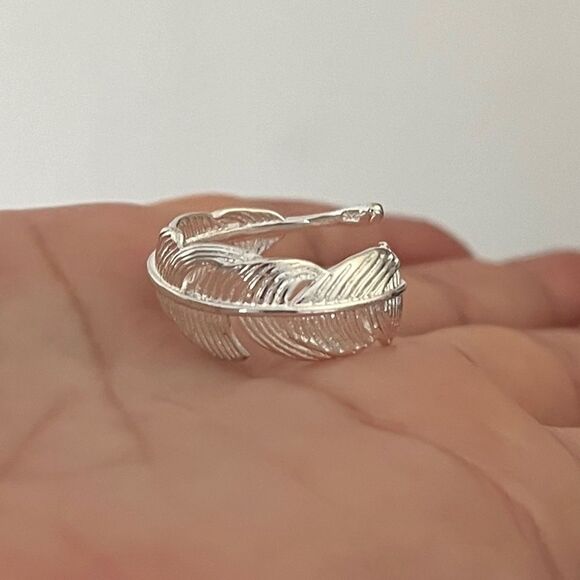 The Dainty Feather adjustable 925 silver ring - Picture 1 of 6